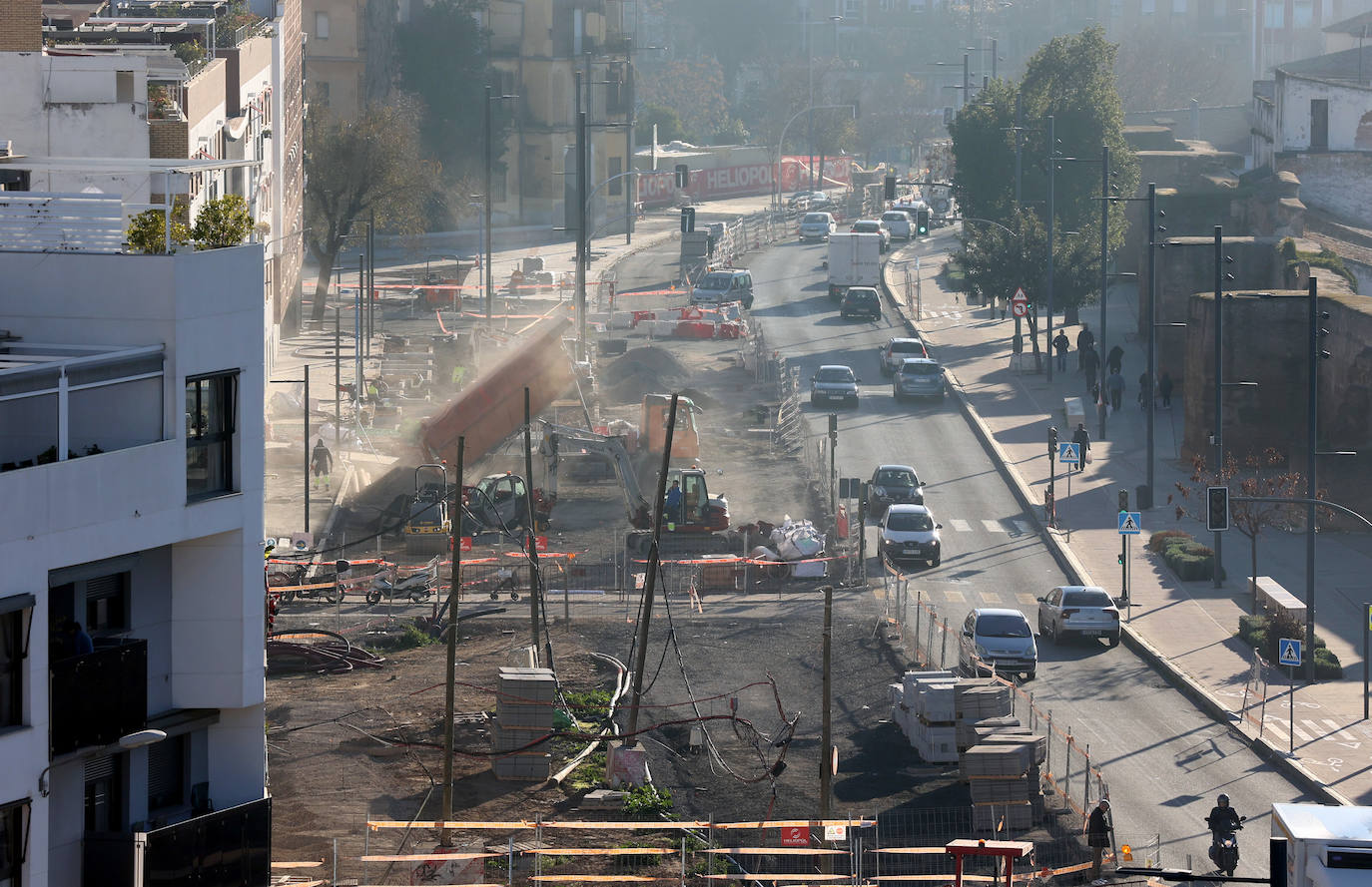 Las obras en la Ronda del Marrubial y en la carretera de Trassierra en Córdoba, en imágenes