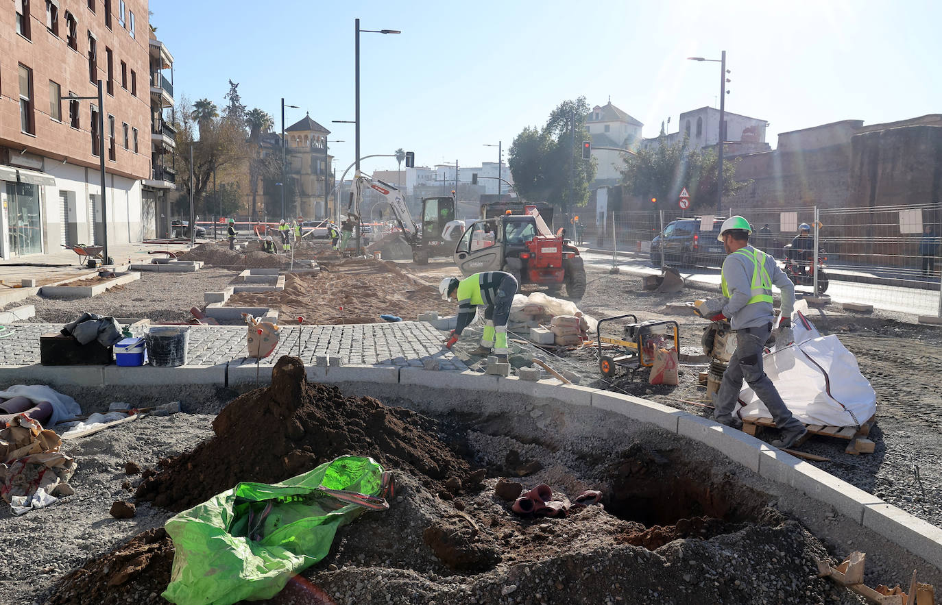 Las obras en la Ronda del Marrubial y en la carretera de Trassierra en Córdoba, en imágenes