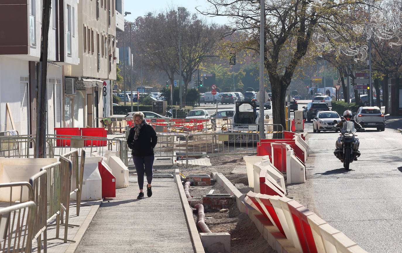 Las obras en la Ronda del Marrubial y en la carretera de Trassierra en Córdoba, en imágenes
