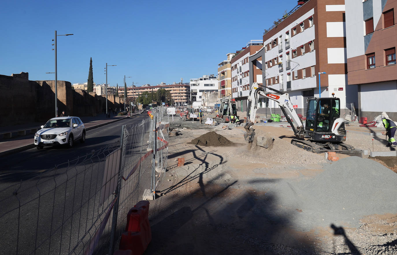 Las obras en la Ronda del Marrubial y en la carretera de Trassierra en Córdoba, en imágenes