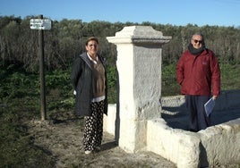 El Ayuntamiento de Lucena restituye en la fuente del cortijo Grande del Duque una reproducción del pilar original