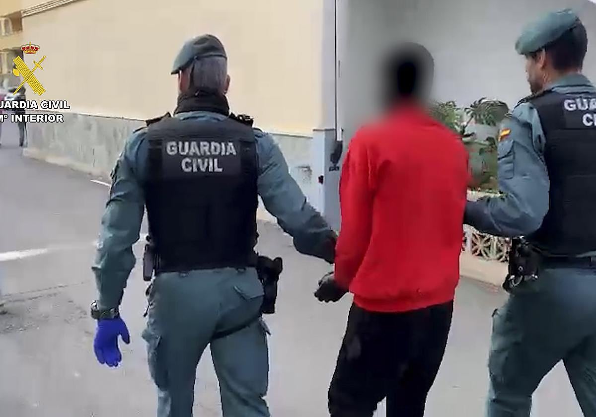 Detenido uno de los patrones del cayuco.