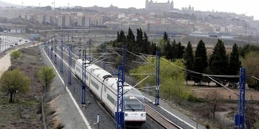 Mientras se debate su paso por Toledo, la línea del AVE sigue con su complicado día a día