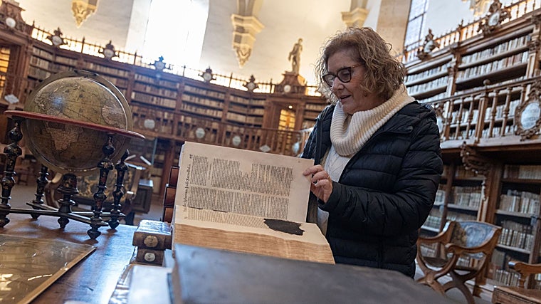Margarita Becedas, en la Biblioteca Histórica de Salamanca