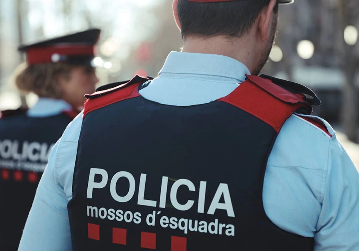 Dos agentes de la policía catalana en una imagen de archivo