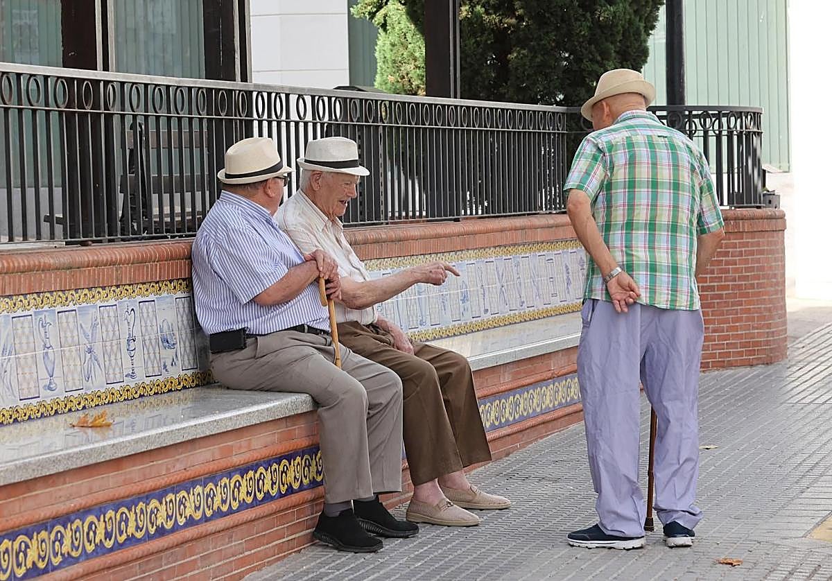 Vecinos de un pueblo de Córdoba en una imagen de archivo.