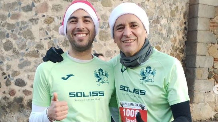 Dos 'fieles' a la San Silvestre toledana, padre e hijo