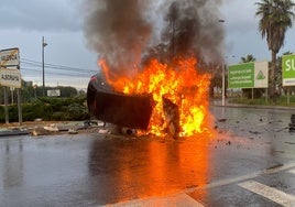 Tres heridos tras volcar e incendiarse un coche cuya conductora triplicaba la tasa de alcohol en Valencia