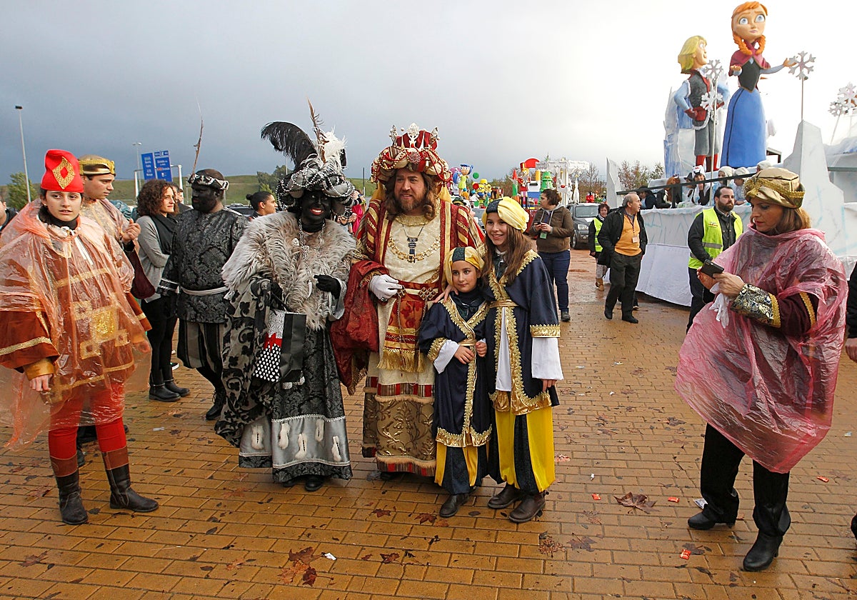 Los Reyes Magos en la Cabalgata que se suspendió por la lluvia en enero de 2016 en Córdoba