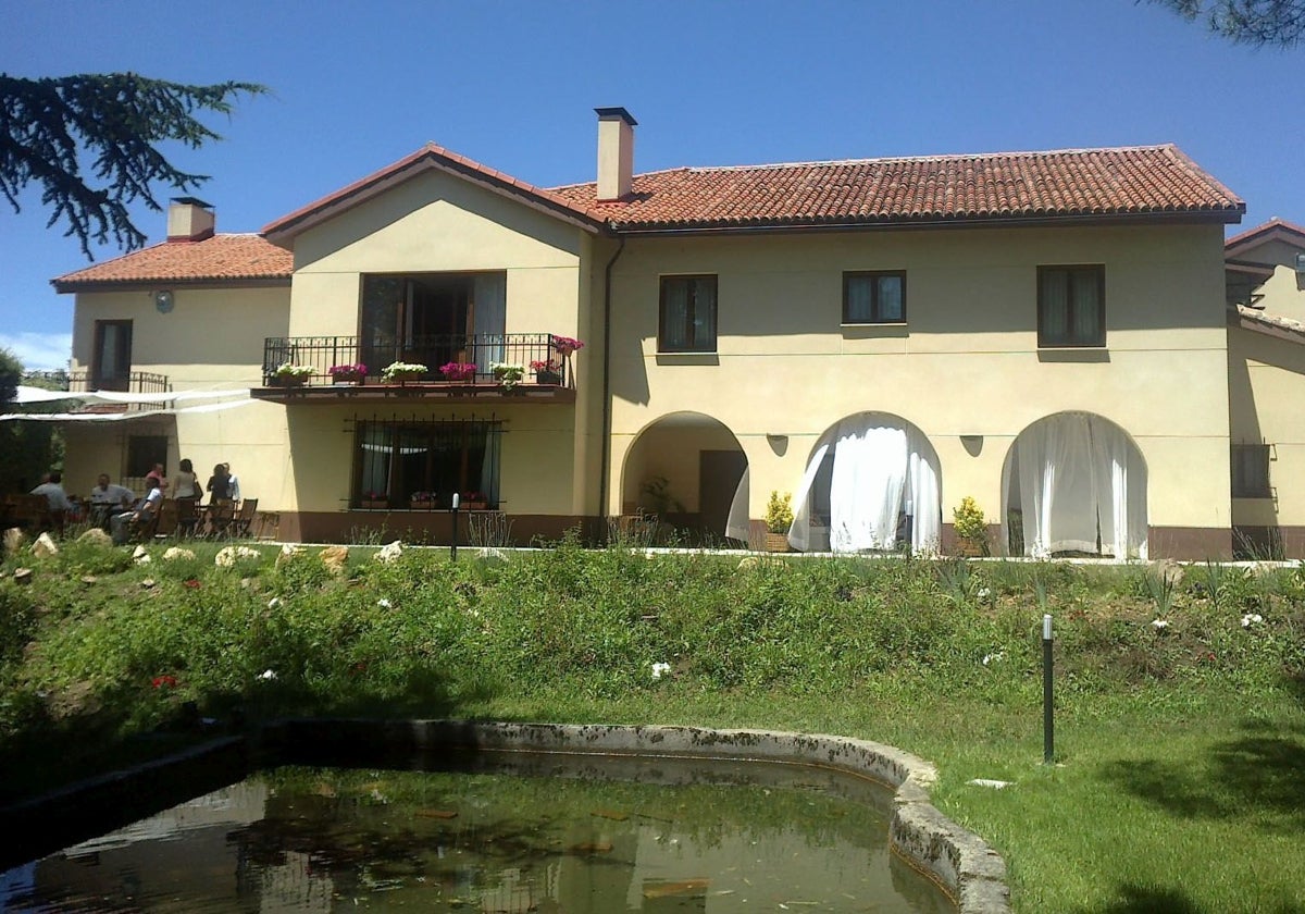 Fotografía de archivo de un hotel rural de Saldaña (Palencia)