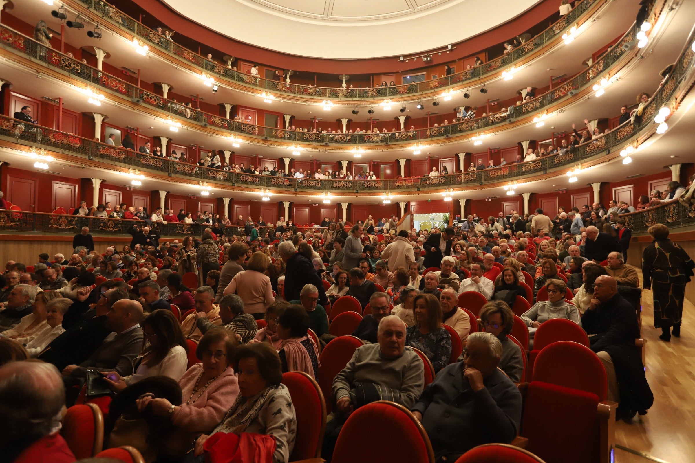La buena factura musical de Capachos vuelve al Gran Teatro de Córdoba, en imágenes