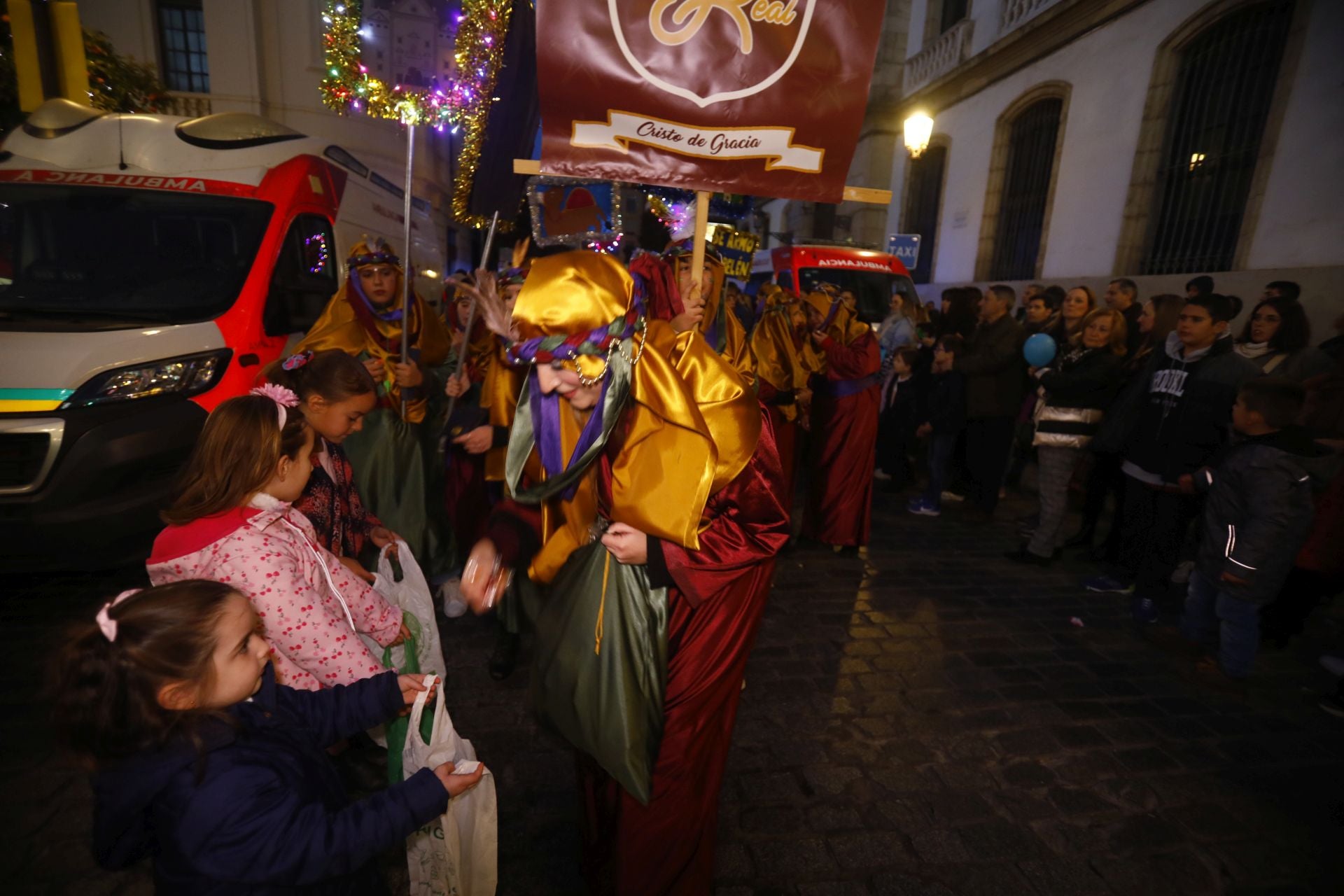 El populoso desfile de la cartera real en Córdoba, en imágenes