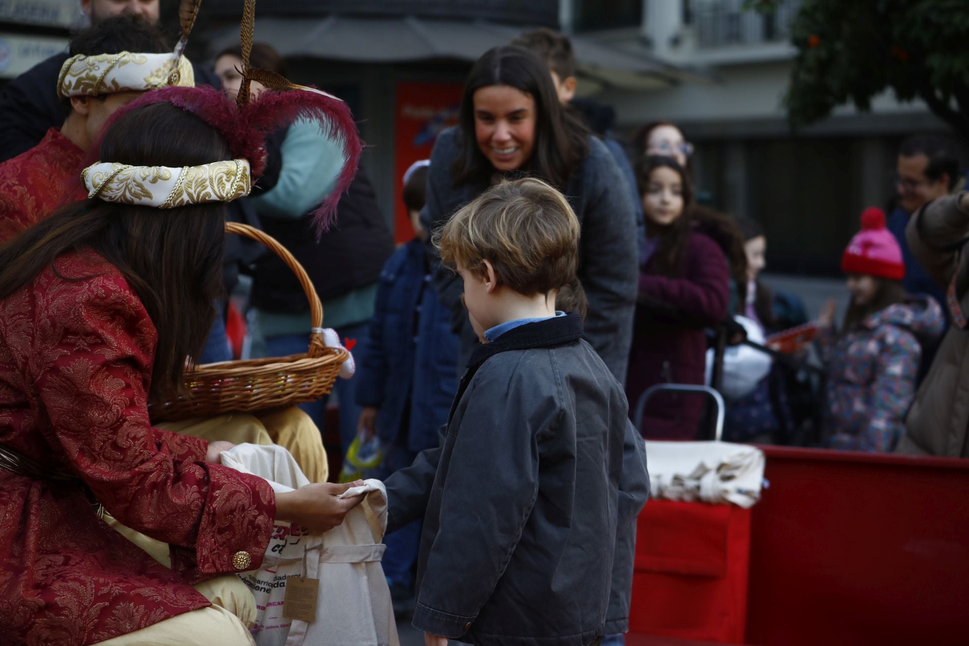 El populoso desfile de la cartera real en Córdoba, en imágenes