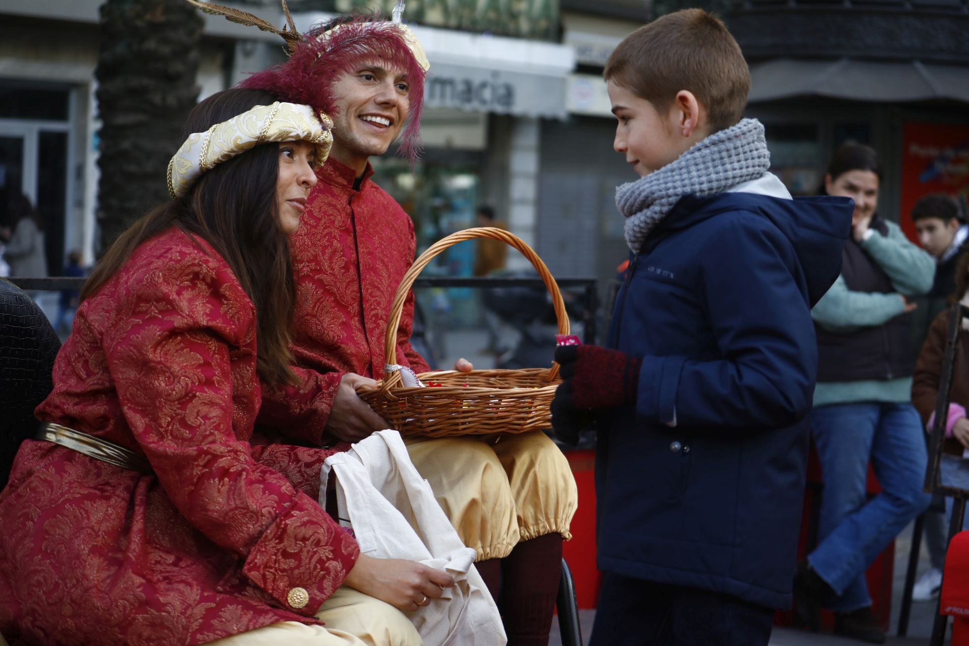 El populoso desfile de la cartera real en Córdoba, en imágenes
