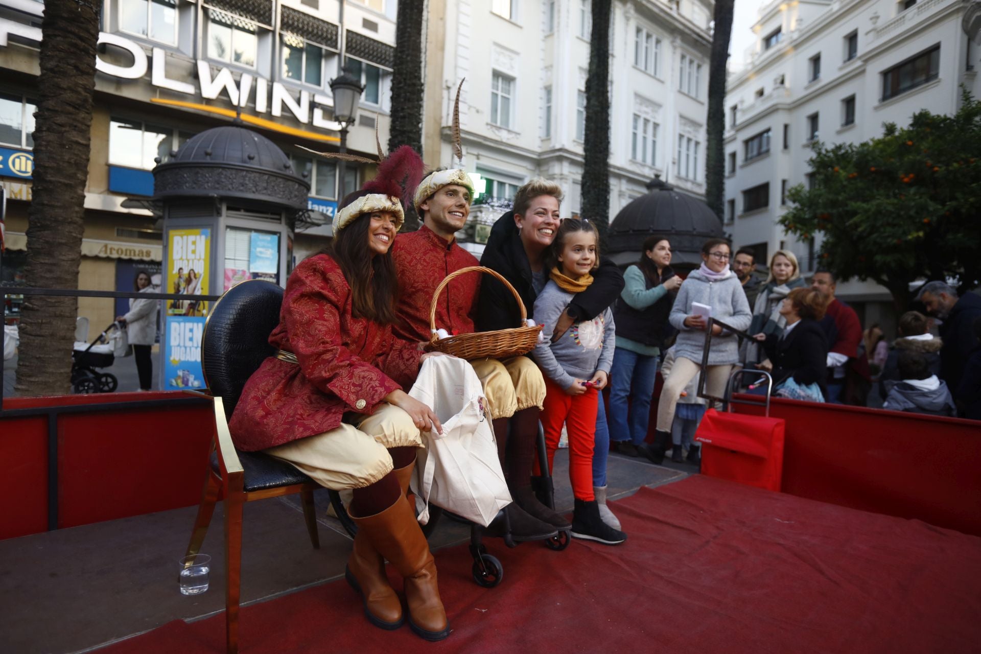 El populoso desfile de la cartera real en Córdoba, en imágenes