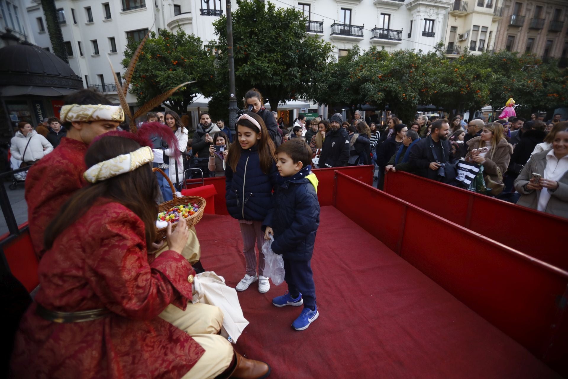 El populoso desfile de la cartera real en Córdoba, en imágenes