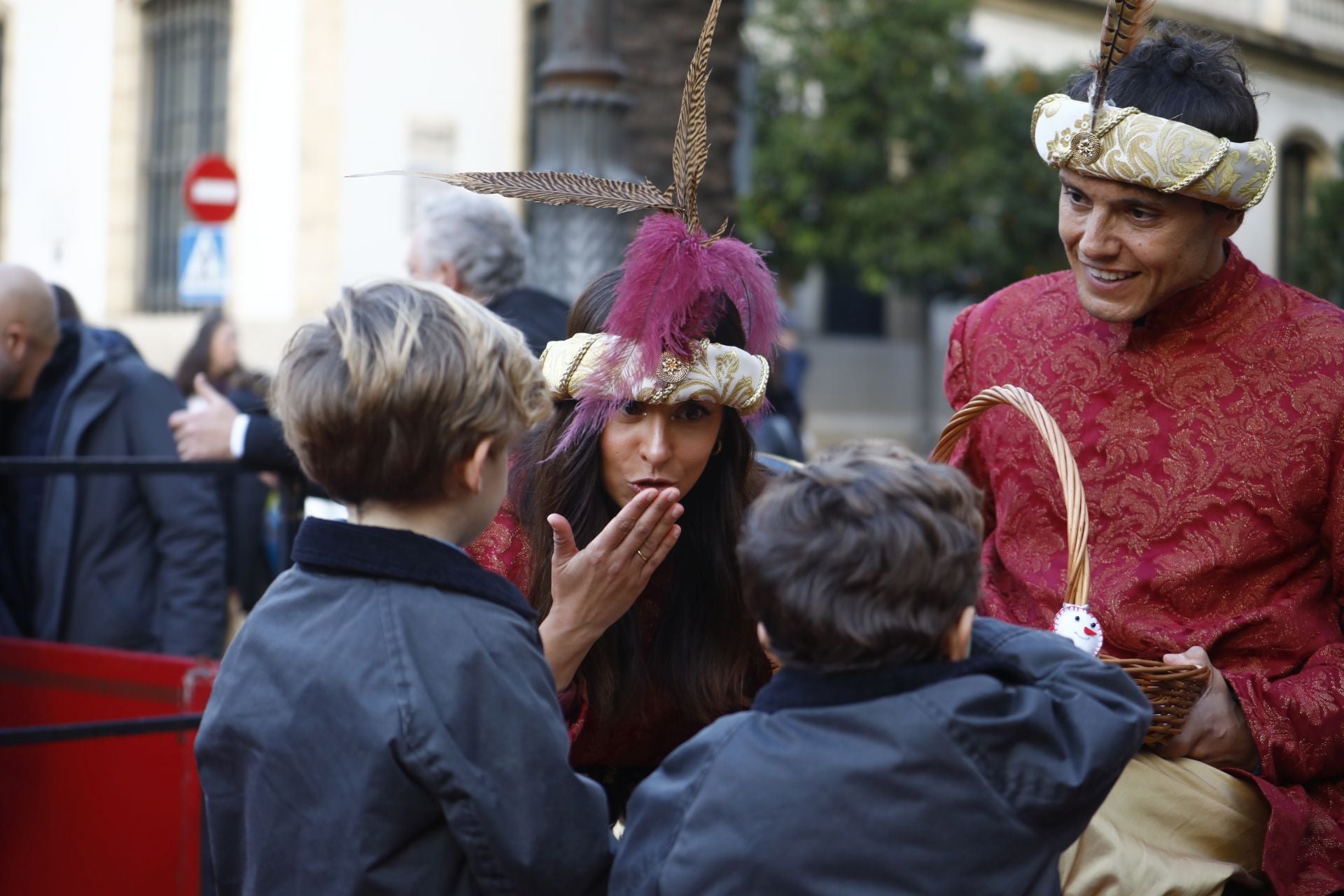 El populoso desfile de la cartera real en Córdoba, en imágenes