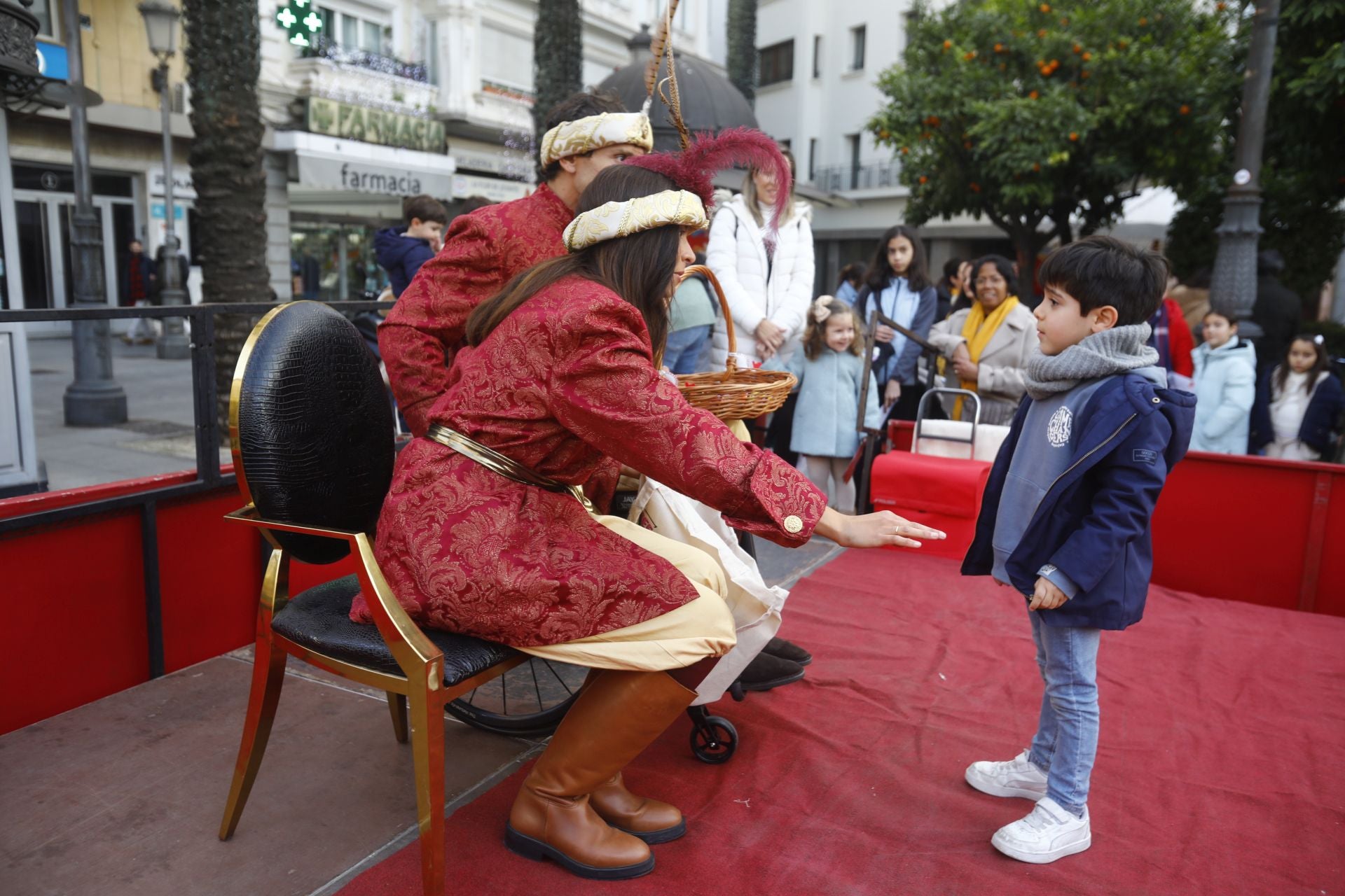 El populoso desfile de la cartera real en Córdoba, en imágenes