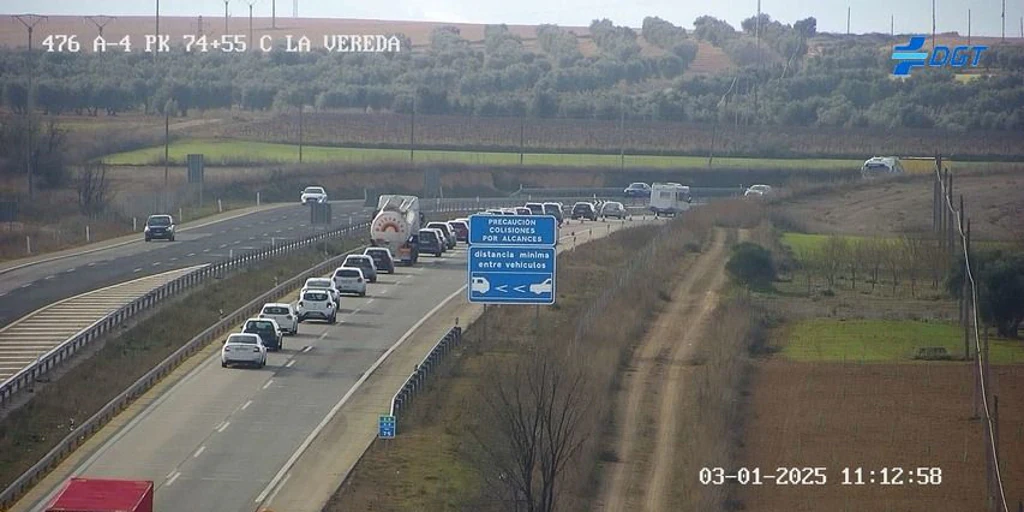 Un accidente a la altura de Dosbarrios mantiene cortado un carril de la A-4 en sentido Andalucía