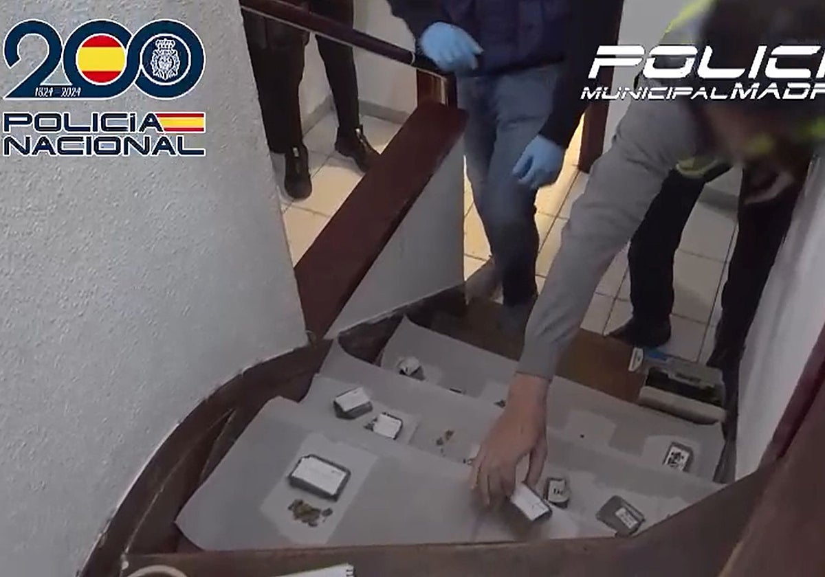 Parte del material incautado en el narcopiso de Entrevías