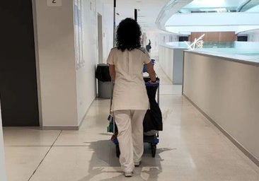 Los trabajadores que limpian el Hospital de Toledo denuncian «graves carencias» en salud laboral