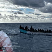 Rescatados tres cayucos en Canarias con 145 migrantes y se busca a uno más