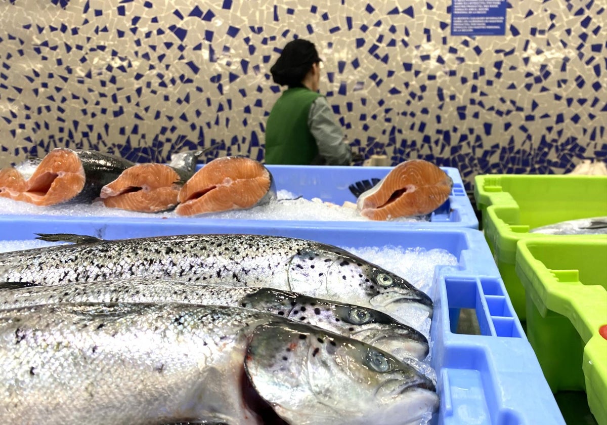 Imagen de archivo tomada en la pescadería de un supermercado de Mercadona