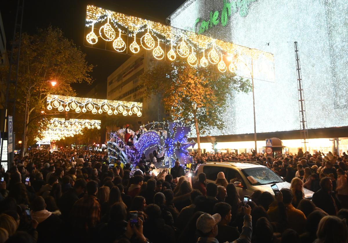 Un momento de la Cabalgata de los Reyes de Córdoba, celebrada este sábado