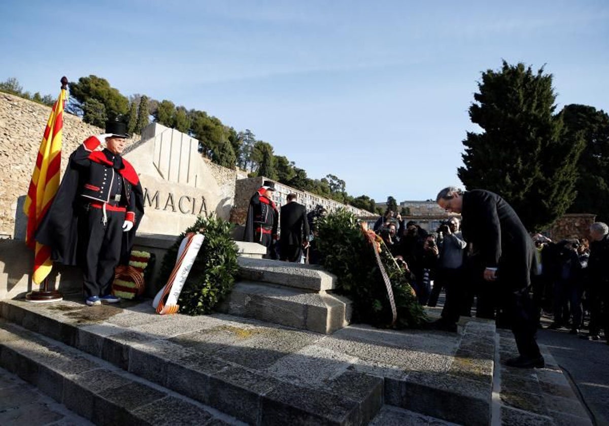 El presidente de la Generalitat, Quim Torra, en la tradicional ofrenda floral a la tumba de Francesc Macià