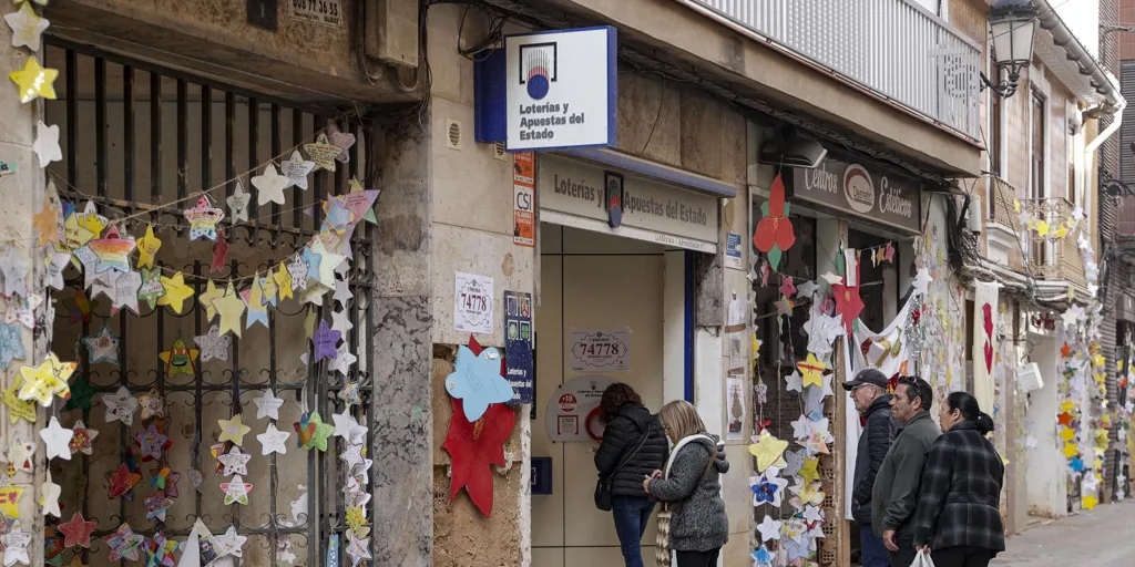 El segundo y el tercer premio de la Lotería del Niño dejan varios  pellizcos  en la Comunidad Valenciana