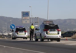 Atracan una gasolinera en Bujalance y protagonizan fugas y accidentes tras ser sorprendidos por la Guardia Civil