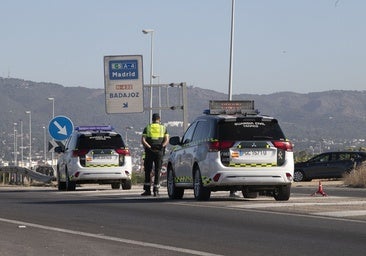 Atracan una gasolinera, se saltan un control y sufren dos accidentes al huir