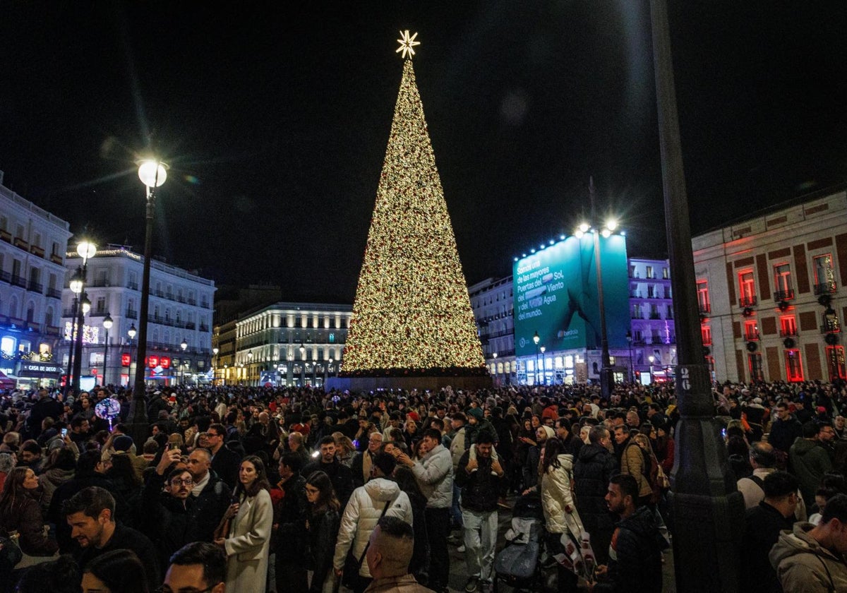 La Puerta del Sol repleta de gente