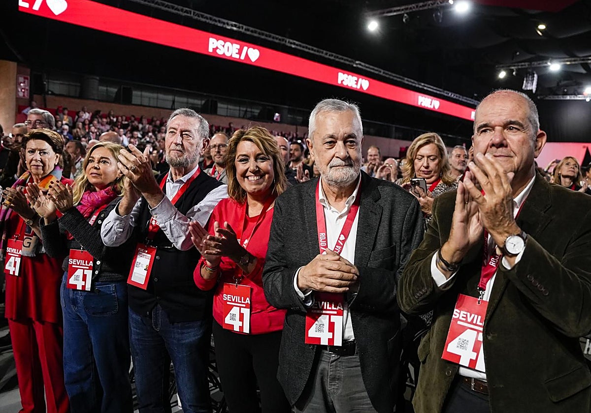 Los expresidentes andaluces Susana Díaz, José Antonio Griñán y Manuel Chaves, en el pasado congreso federal socialista