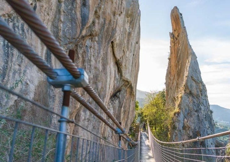 puente-colgante-zuheros-knpG-U7074590132mmG-758x531@diario_abc.jpg