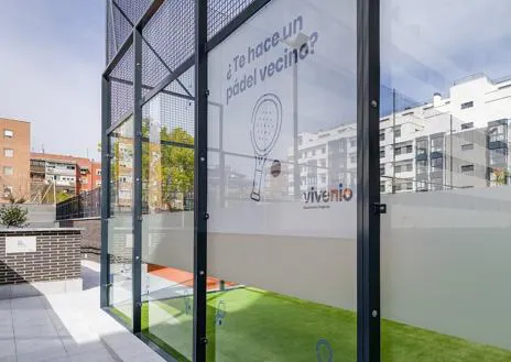 Secondary image 1 - Renderings of the roof, paddle tennis court and gym of the squatted housing block in Carabanchel