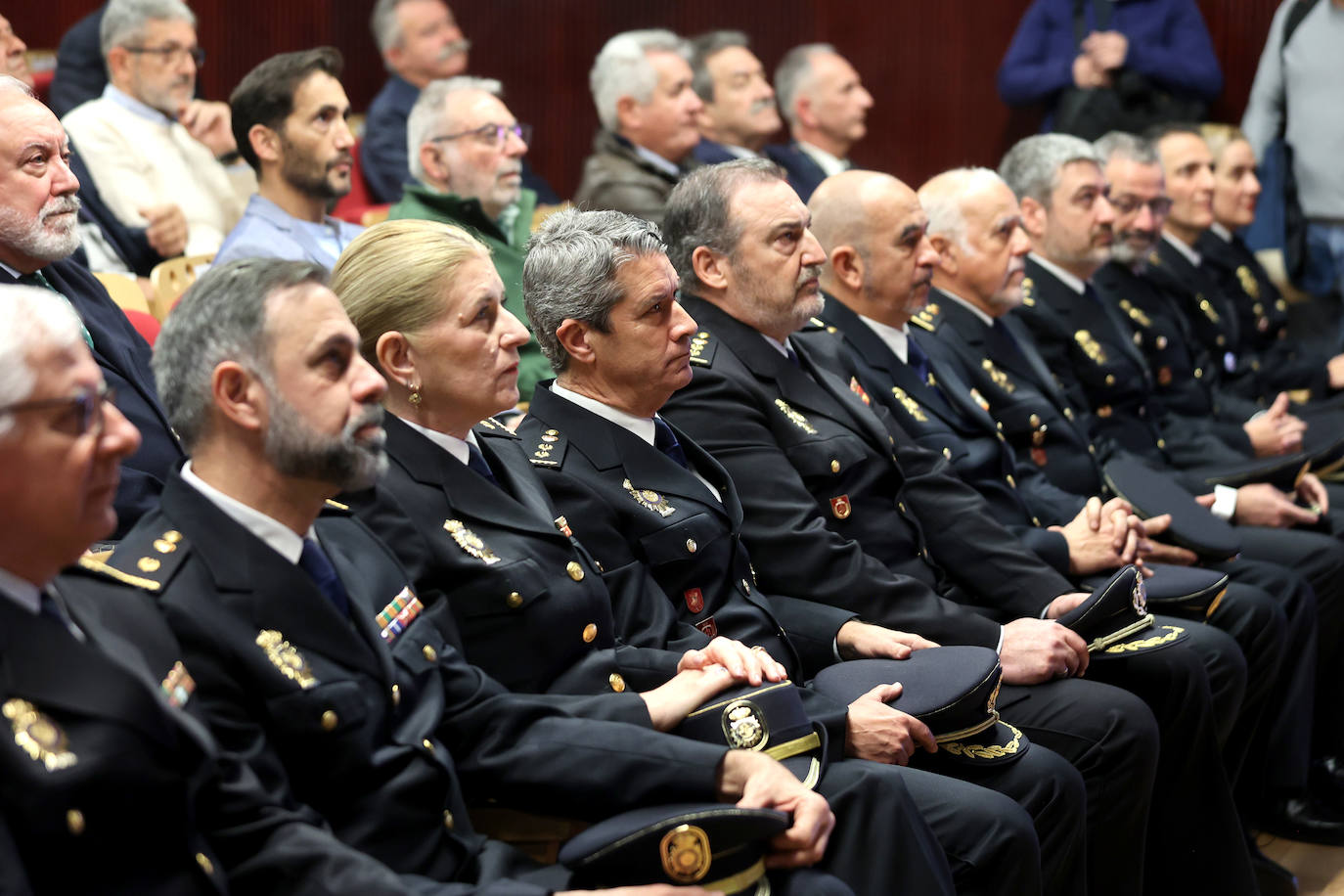 El homenaje de la Policía Nacional de Córdoba a sus agentes jubilados, en imágenes