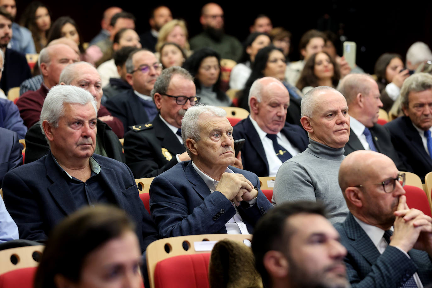 El homenaje de la Policía Nacional de Córdoba a sus agentes jubilados, en imágenes