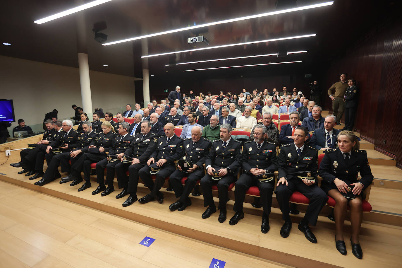 El homenaje de la Policía Nacional de Córdoba a sus agentes jubilados, en imágenes