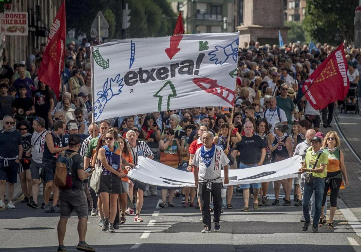 Miembros de Sare piden la excarcelación de los presos etarras en las fiestas de Bilbao