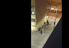 Una herida leve por una bala perdida tras un tiroteo en La Mina