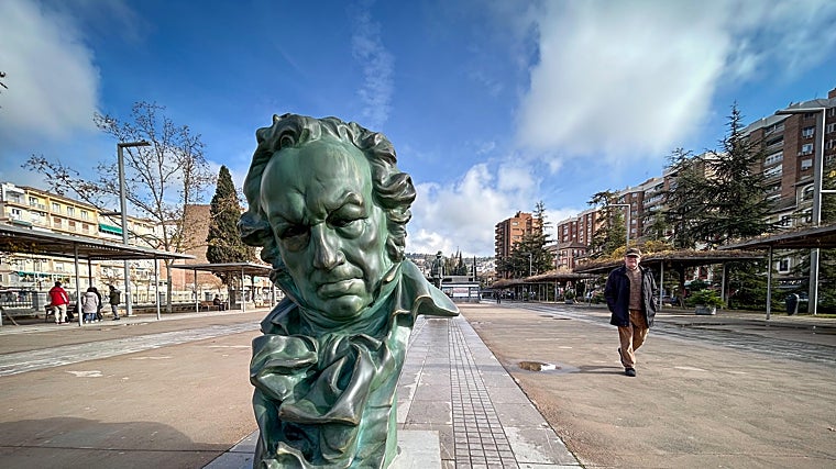 Uno de los ocho 'cabezones' que se expone en Granada, en este caso el del Paseo del Violón
