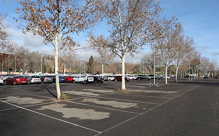 Imagen principal - La zona magenta de Safont, que ya se está pintando, comenzará a funcionar en febrero