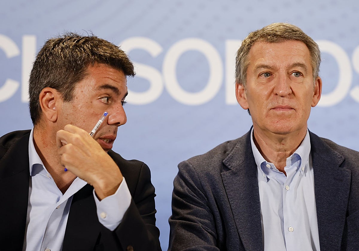 Imagen del presidente de la Generalitat y del PPCV, Carlos Mazón, y el líder del PP, Alberto Núñez Feijóo, este jueves en Valencia