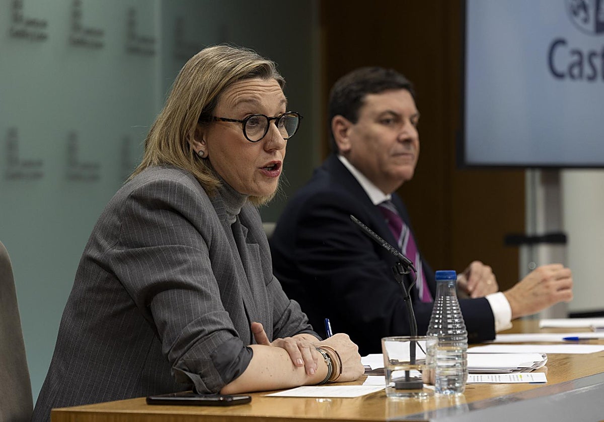 Isabel Blanco y Carlos Fernández Carriedo, tras el Consejo de Gobierno