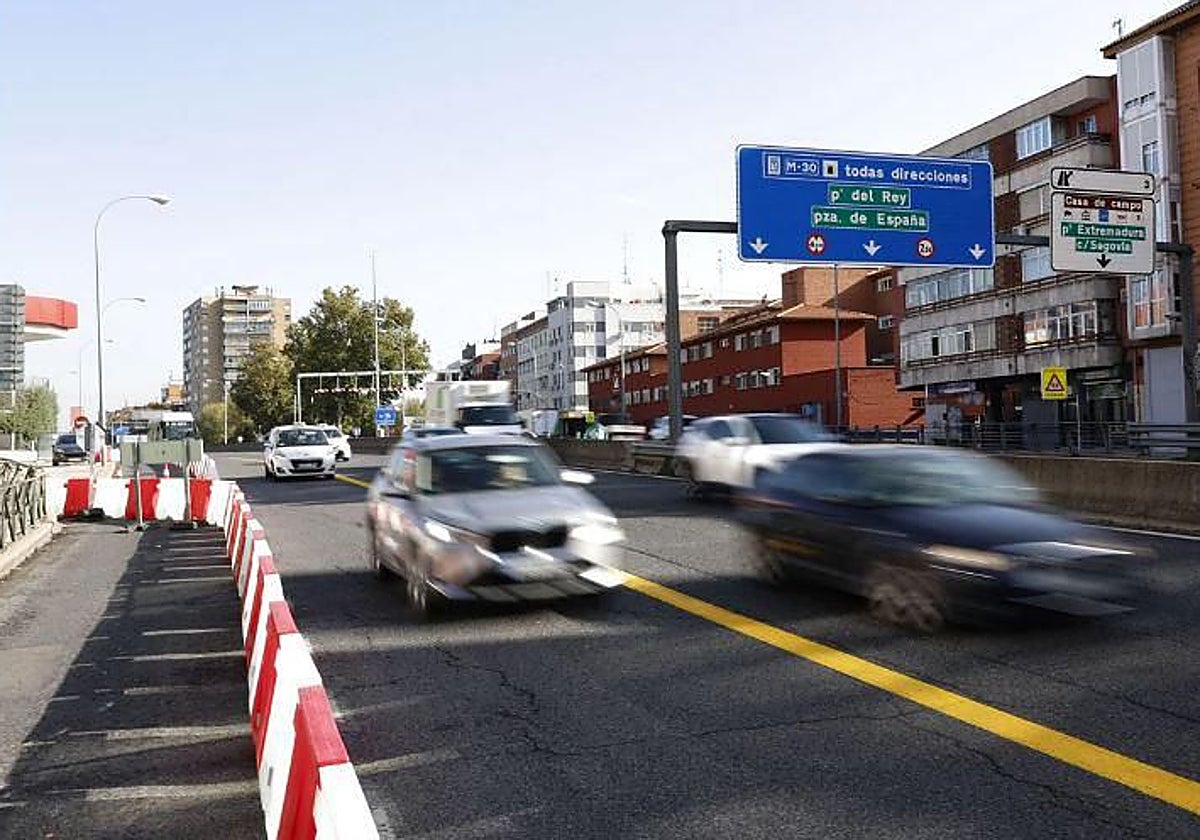 Señalización de las obras de soterramiento de la A-5 en Madrid