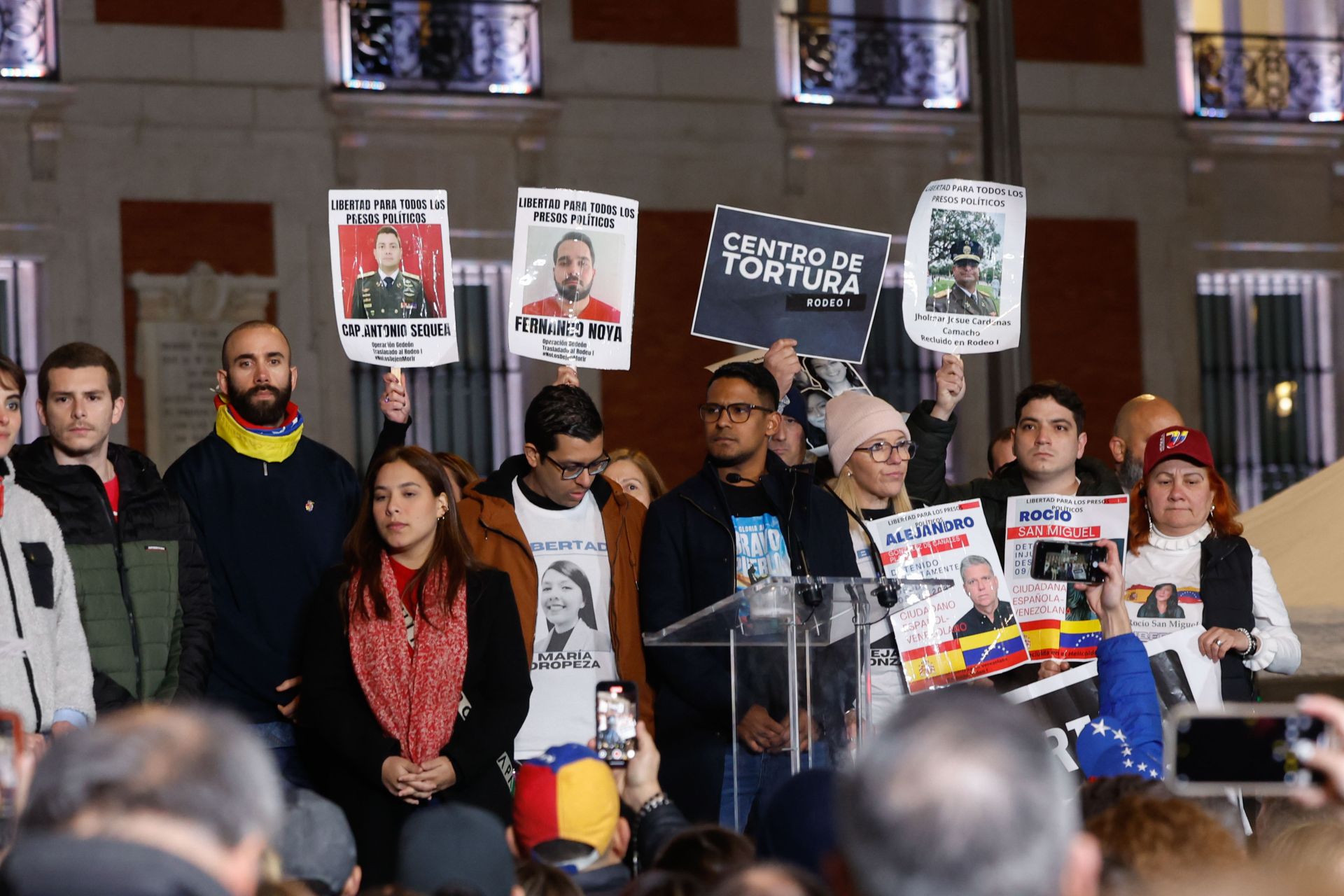 Un momento de la manifestación convocada en Madrid para apoyar al candidato opositor Edmundo González como presidente electo de Venezuela, este jueves, en vísperas de la toma de posesión presidencial en Caracas.
