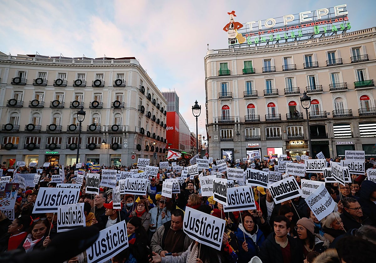 La manifestación en apoyo a Edmundo González en Madrid, en imágenes