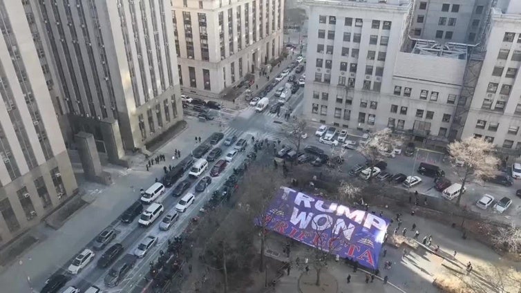 Concentración de seguidores de Trump a las puertas del Tribunal Penal en Nueva York