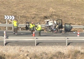 Una mujer y un hombre mueren en el choque entre un turismo y un camión en la N-403 en Tornadizos (Ávila)